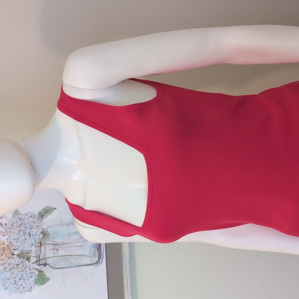 Dana Buchman Signature Square Neck Tank Top EUC sz S Deep Coral Rose Color